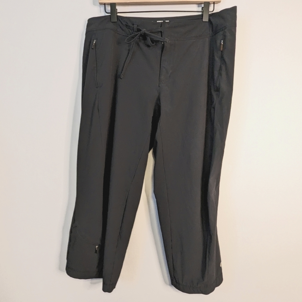 Mountain Hardwear Ellinor Hiking Outdoor Capris Pants Size 12 Black OL2295 EUC - Picture 2 of 8